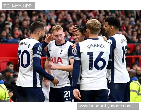 差点出事!热刺后场出球被断,勒温得球后扫射高出横梁